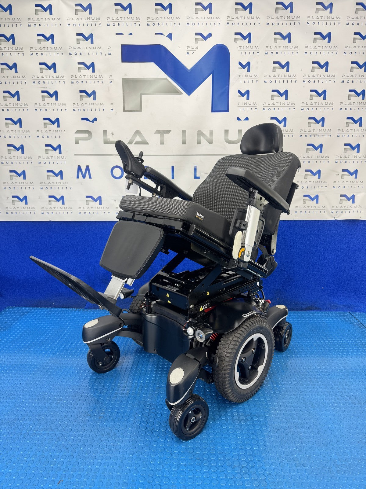 Sunrise Quickie Q700 M 6mph Electric Rise Tilt solid Tyres Wheelchair 2554