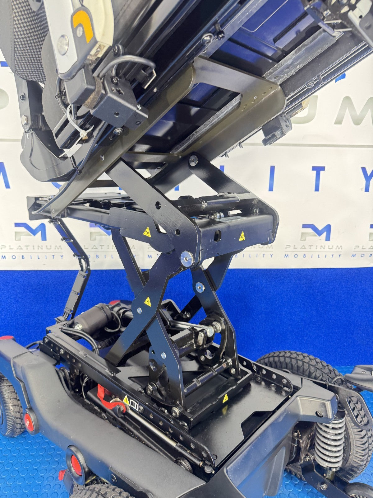 Sunrise Quickie Q700R FWD 6mph Powerchair Rise Tilt New Batteries Ref 4015
