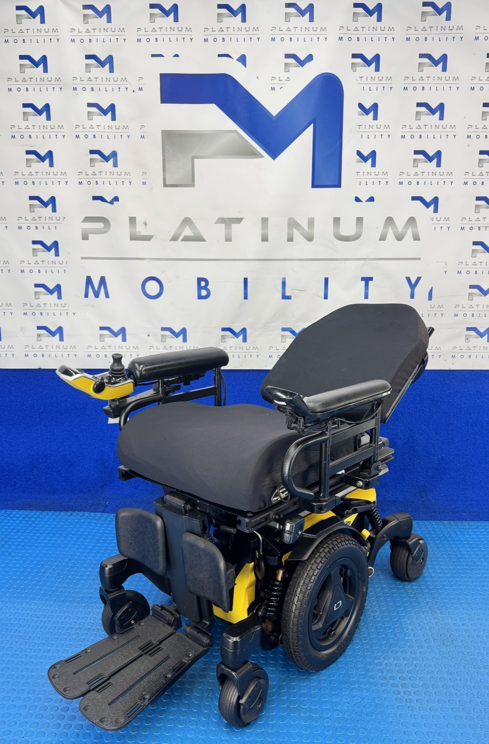 PRIDE QUANTUM EDGE 3 STRETTO i-LEVEL 6 MPH ELECTRIC MOBILITY POWERCHAIR 2005