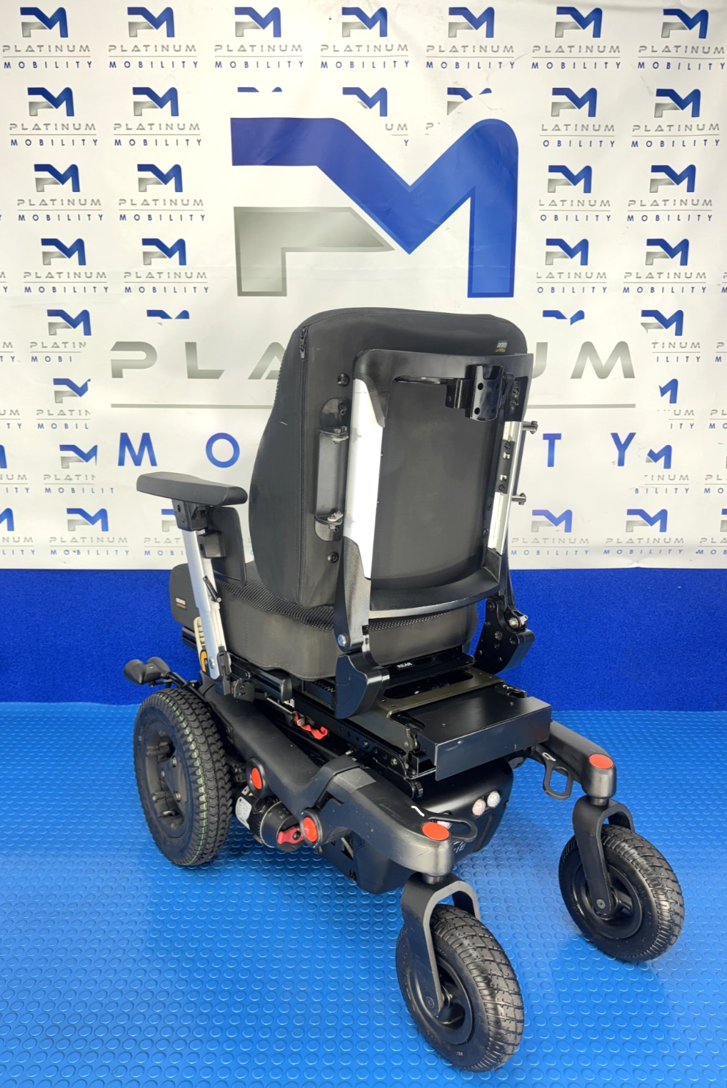 Sunrise Quickie Q700R FWD 6mph Powerchair Rise Tilt New Batteries Ref 4015