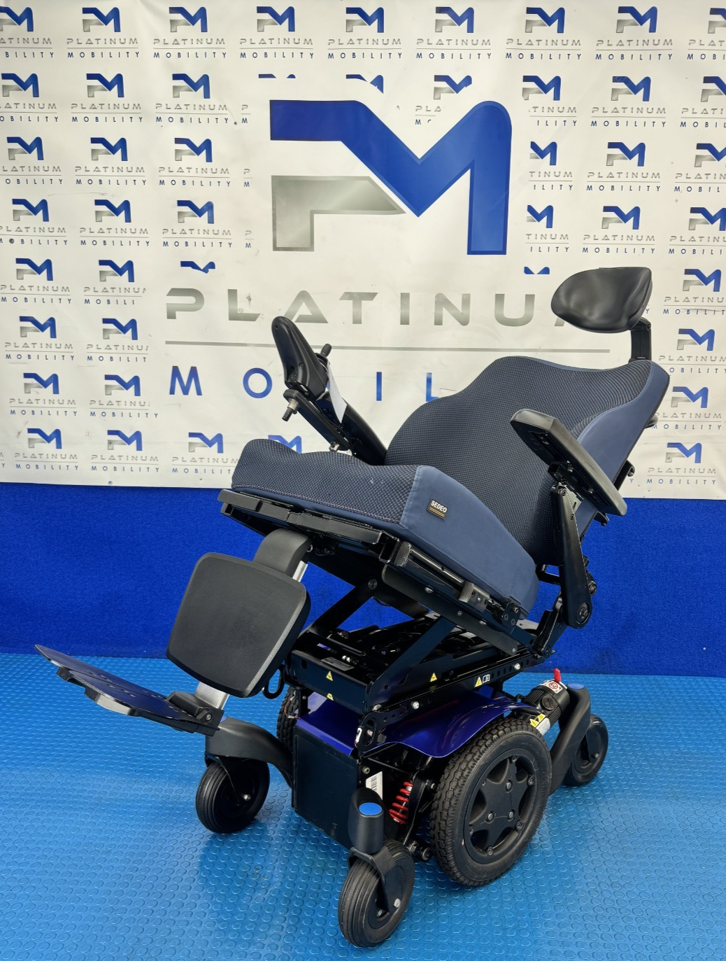 Sunrise Quickie Q300 Mini – 4mph Rise and Tilt Electric Wheelchair 2326