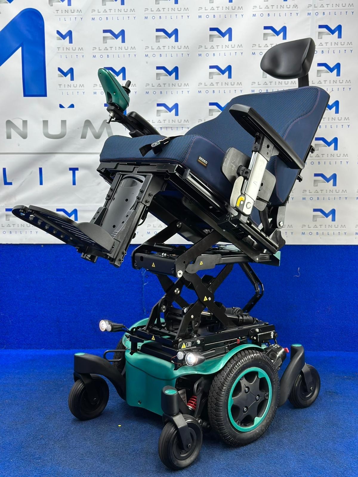 CUSTOM Sunrise Quickie Q500 M Powerchair – 6mph Riser Electric Wheelchair (1555)