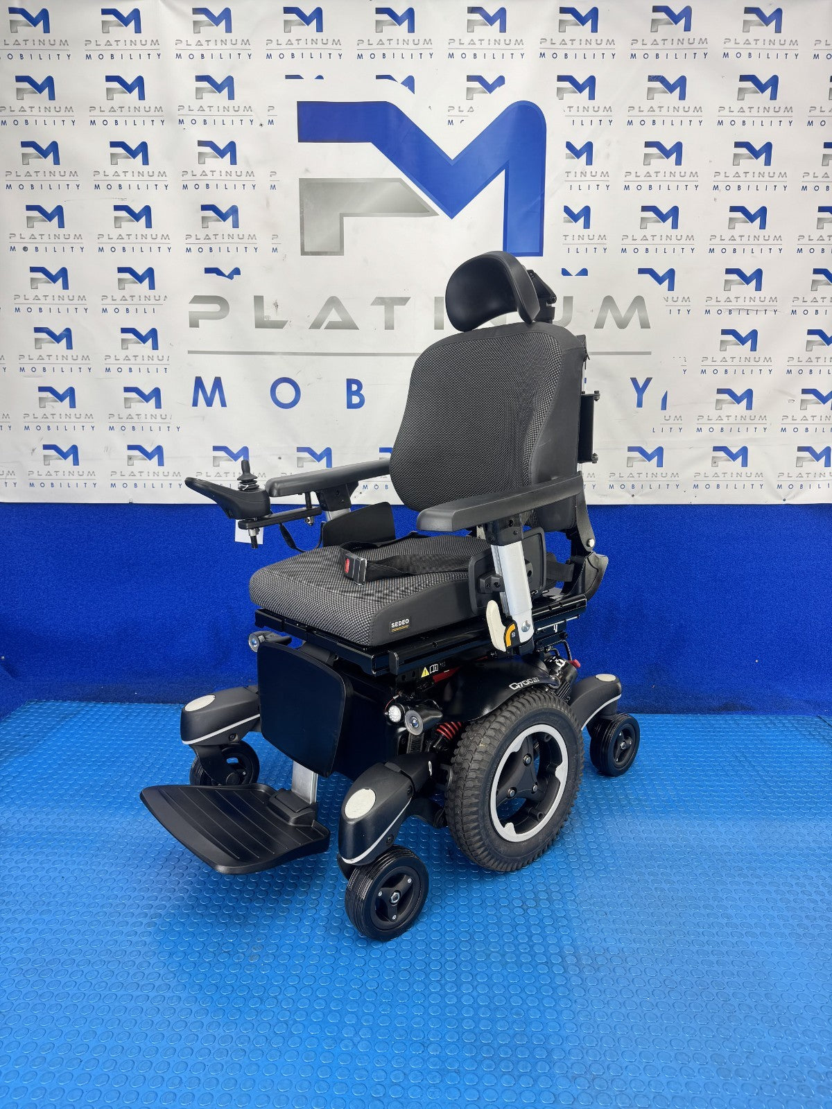 Sunrise Quickie Q700 M 6mph Electric Rise Tilt solid Tyres Wheelchair 2554