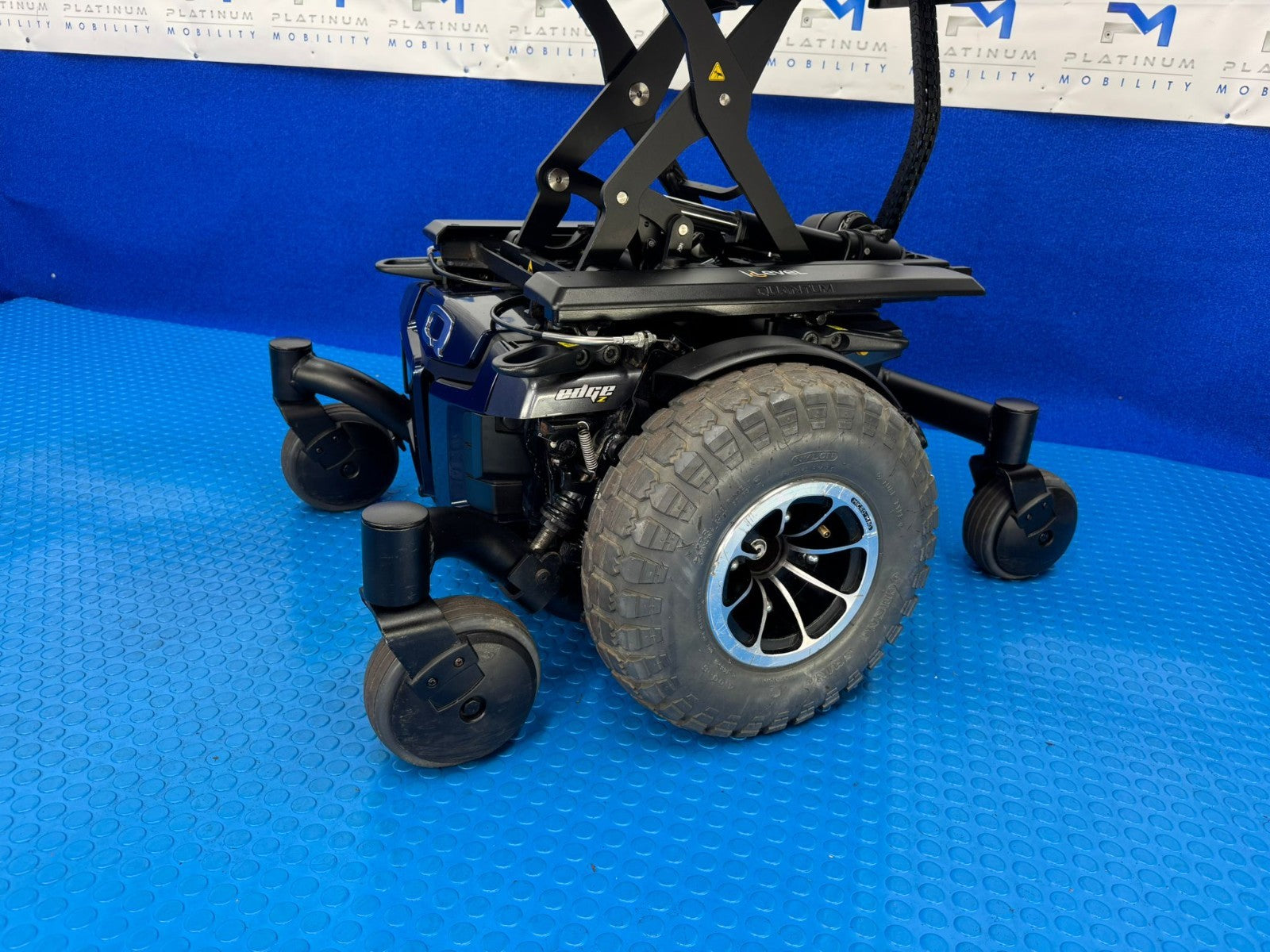 PRIDE QUANTUM Q6 EDGE Z 2.0 i-LEVEL 6 MPH ELECTRIC MOBILITY POWERCHAIR 871