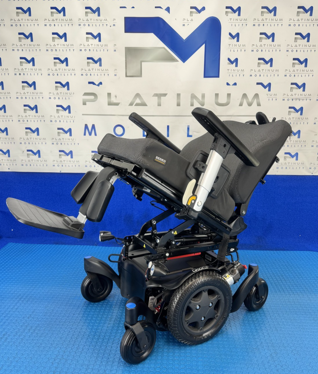 CUSTOM Sunrise Quickie Q500 M Powerchair – 6mph Riser Electric Wheelchair 2289
