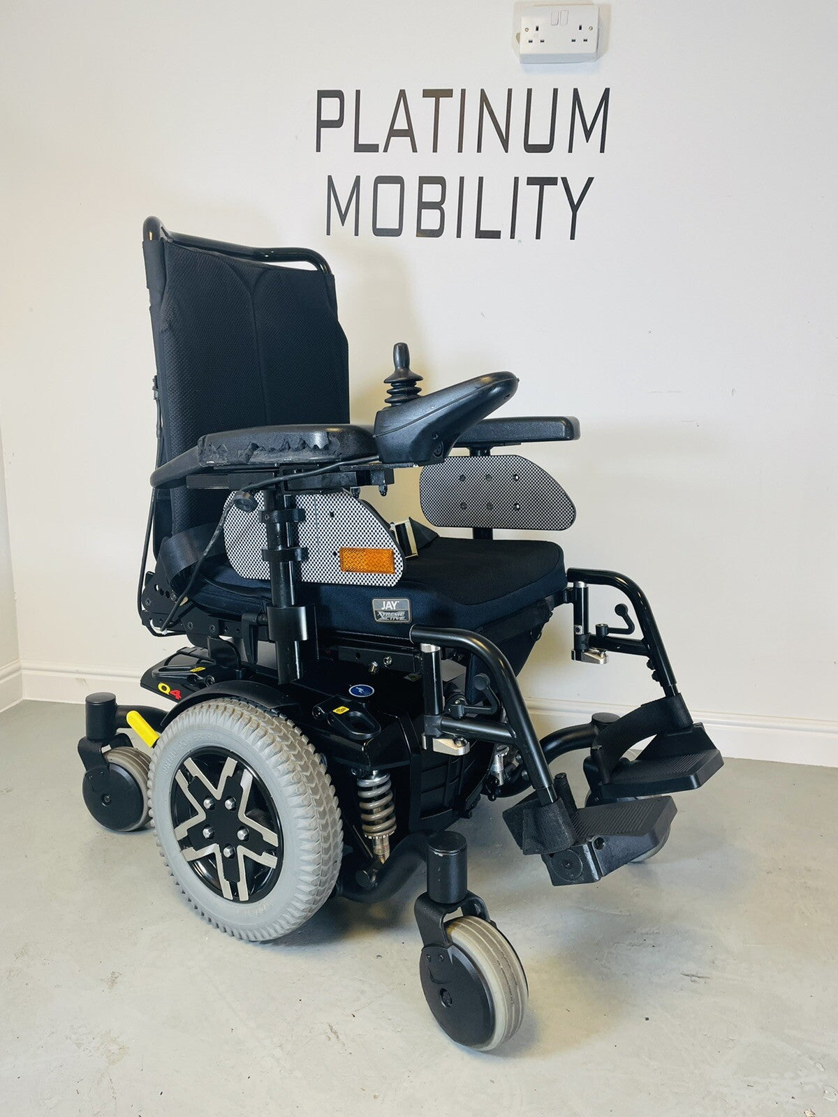 PRIDE QUANTUM Q4 MWD 4MPH ELECTRIC SEAT TILT MOBILITY POWERCHAIR WHEELCHAIR