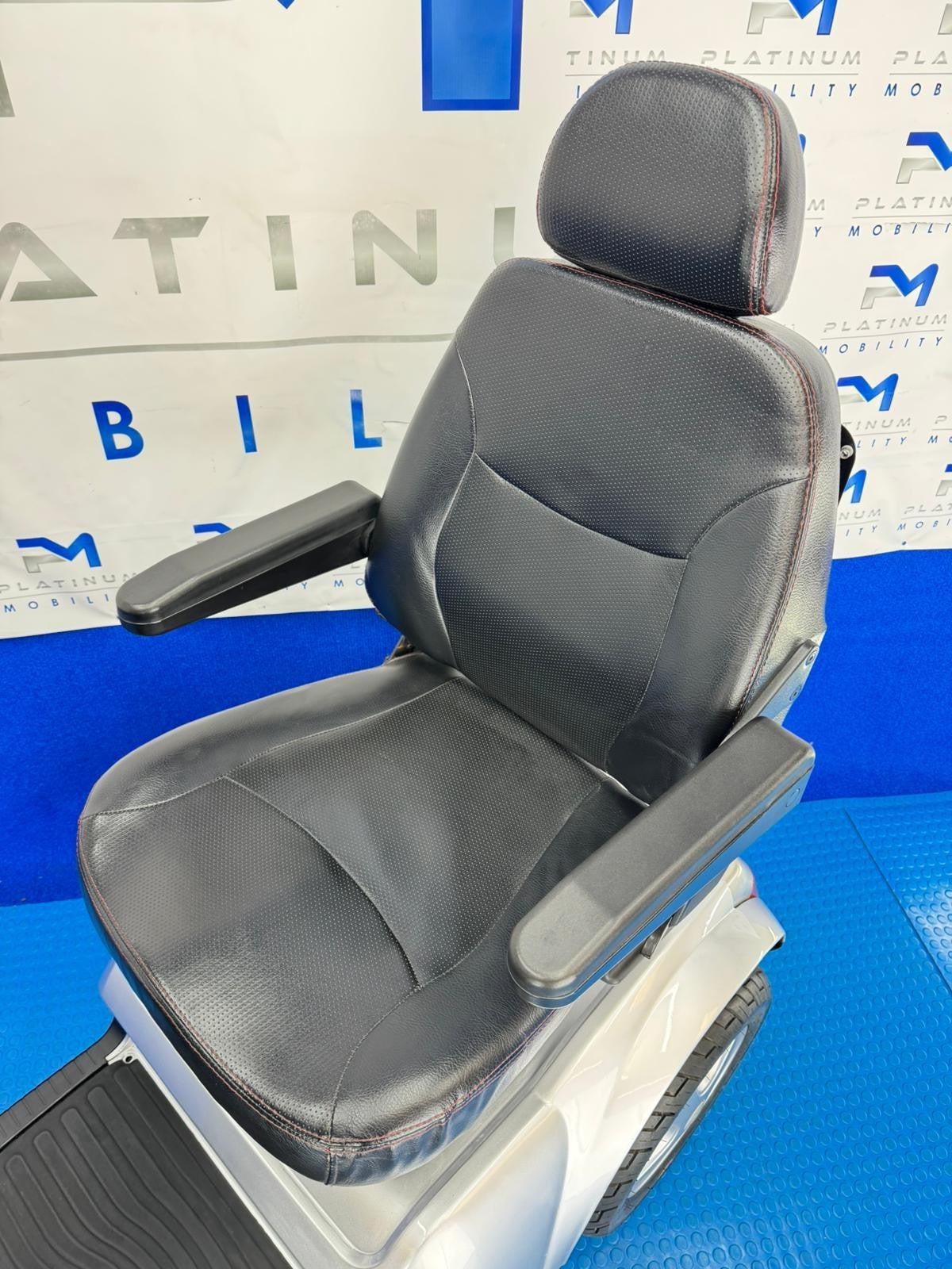 TGA Breeze S3 8MPH LARGE Mobility Scooter All Terrain *1990