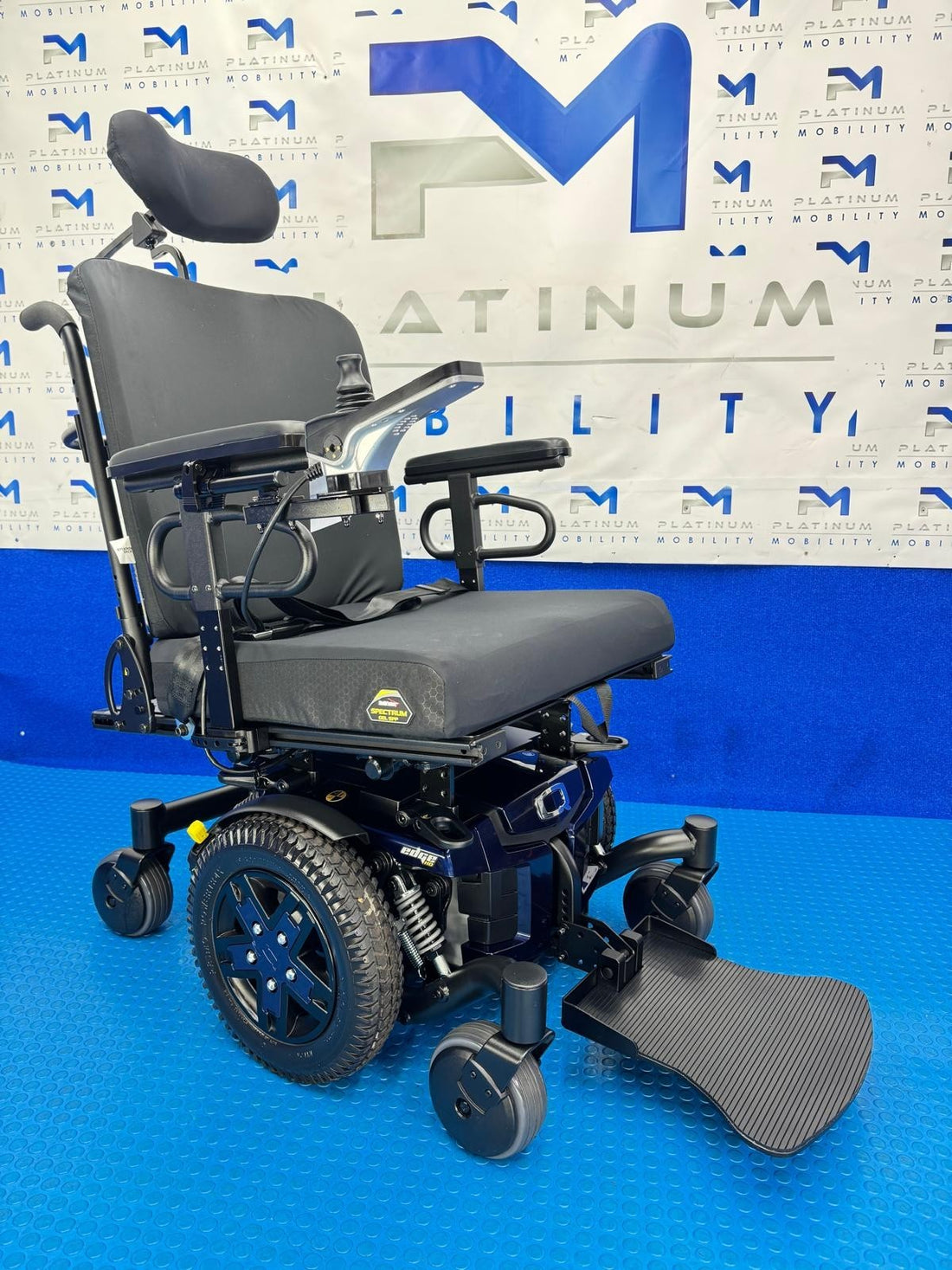 Quantum Q6 Edge HD Electric Powerchair 4mph Heavy Duty 32st Mid Wheel Ref 1991