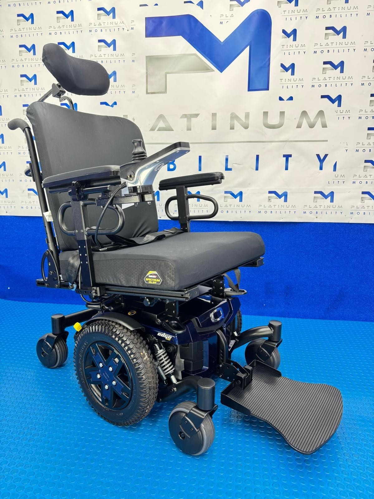 Quantum Q6 Edge HD Electric Powerchair 4mph Heavy Duty 32st Mid Wheel Ref 1991