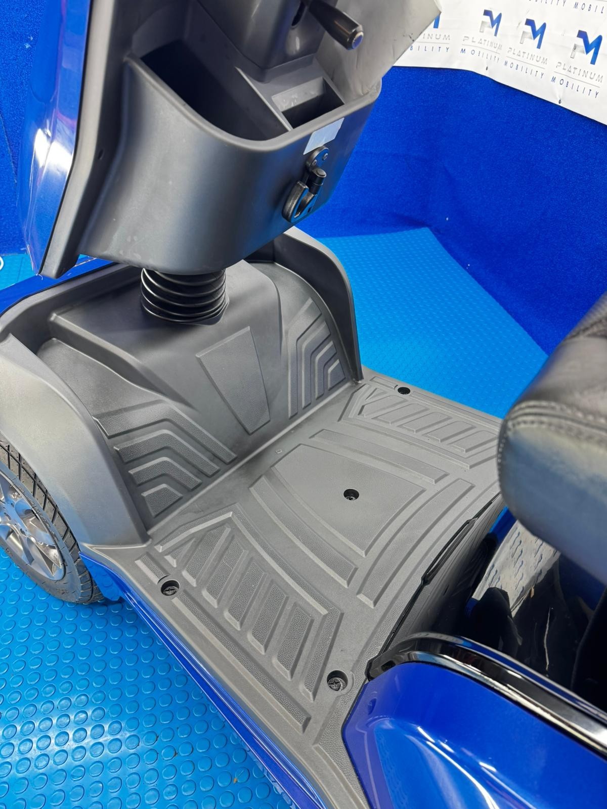 Demo 2025 Motion Healthcare Xcursion Mobility Scooter 8MPH Stunning 1919