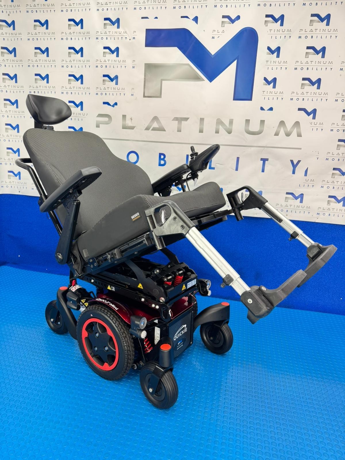 2025 Sunrise Quickie Q300M Mini Powerchair 4 mph Riser Electric Wheelchair 2165