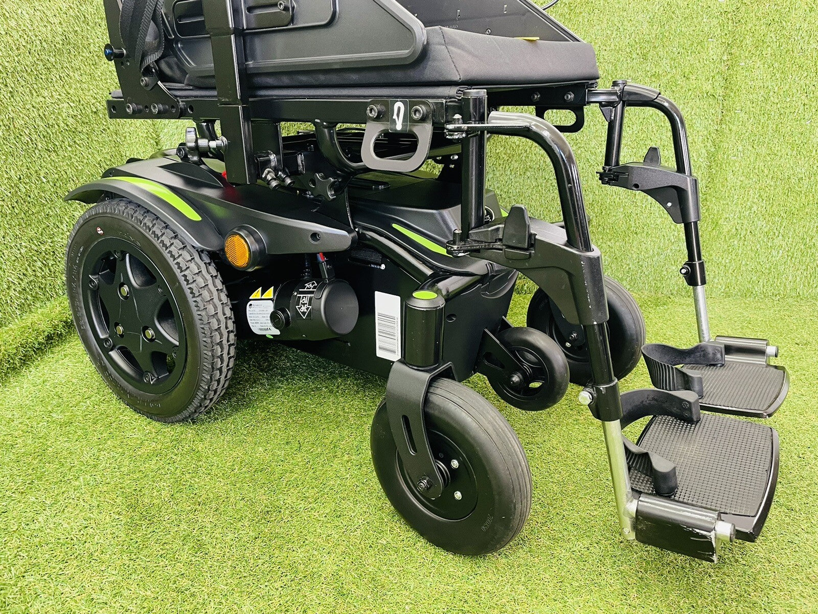 Powerchair Quickie Q100R Compact Indoor Outdoor Sunrise Medical Comfy Mid Wheel