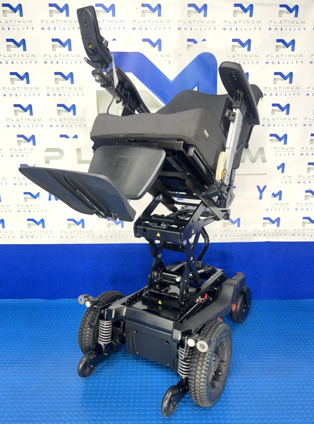 Sunrise Quickie Q700R FWD 6mph Powerchair Rise Tilt New Batteries Ref 4015