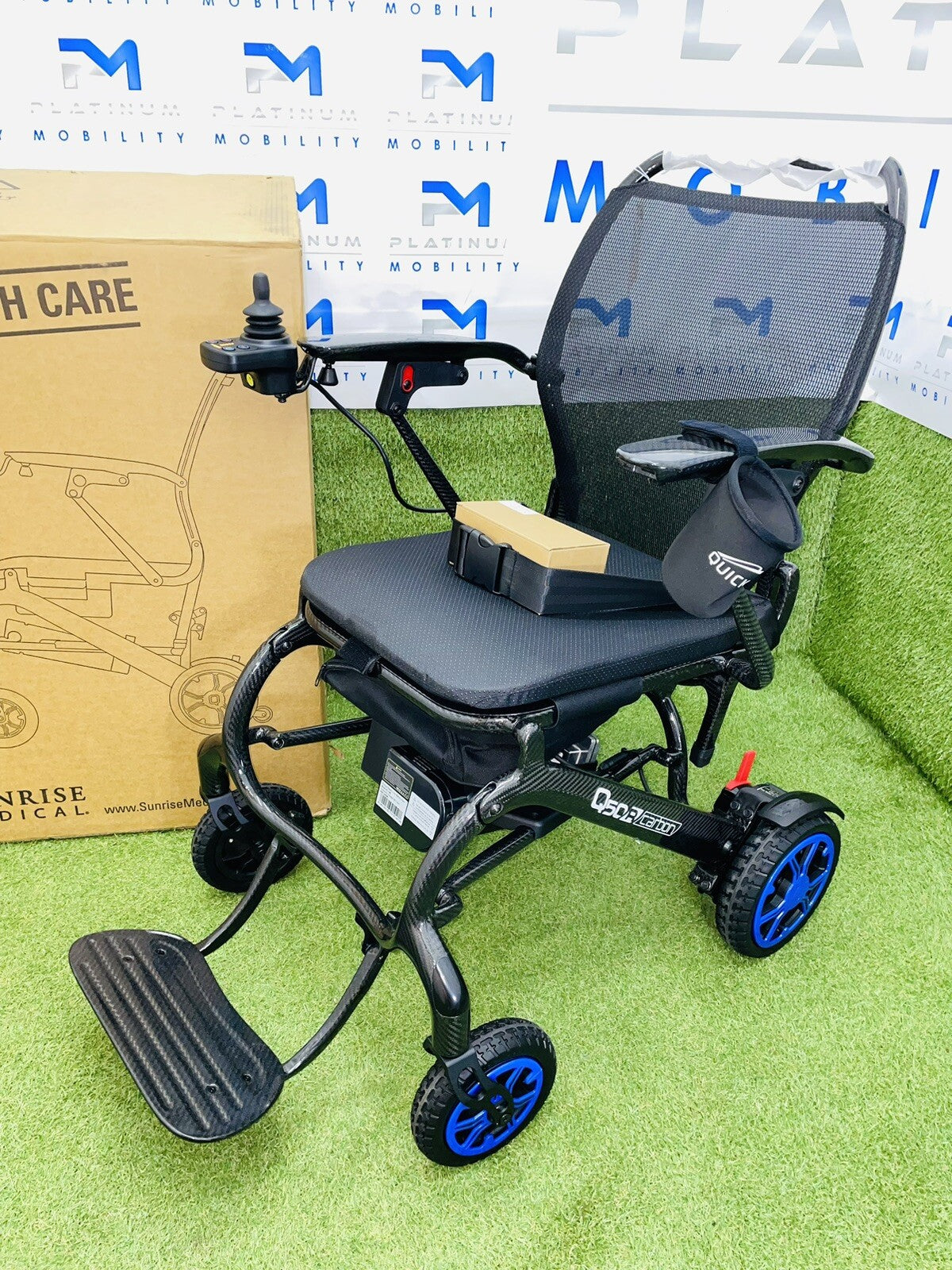 QUICKIE Q50 R LIGHTWEIGHT CARBON FIBRE ELECTRIC POWERCHAIR SCOOTER FOLDING 4MPH