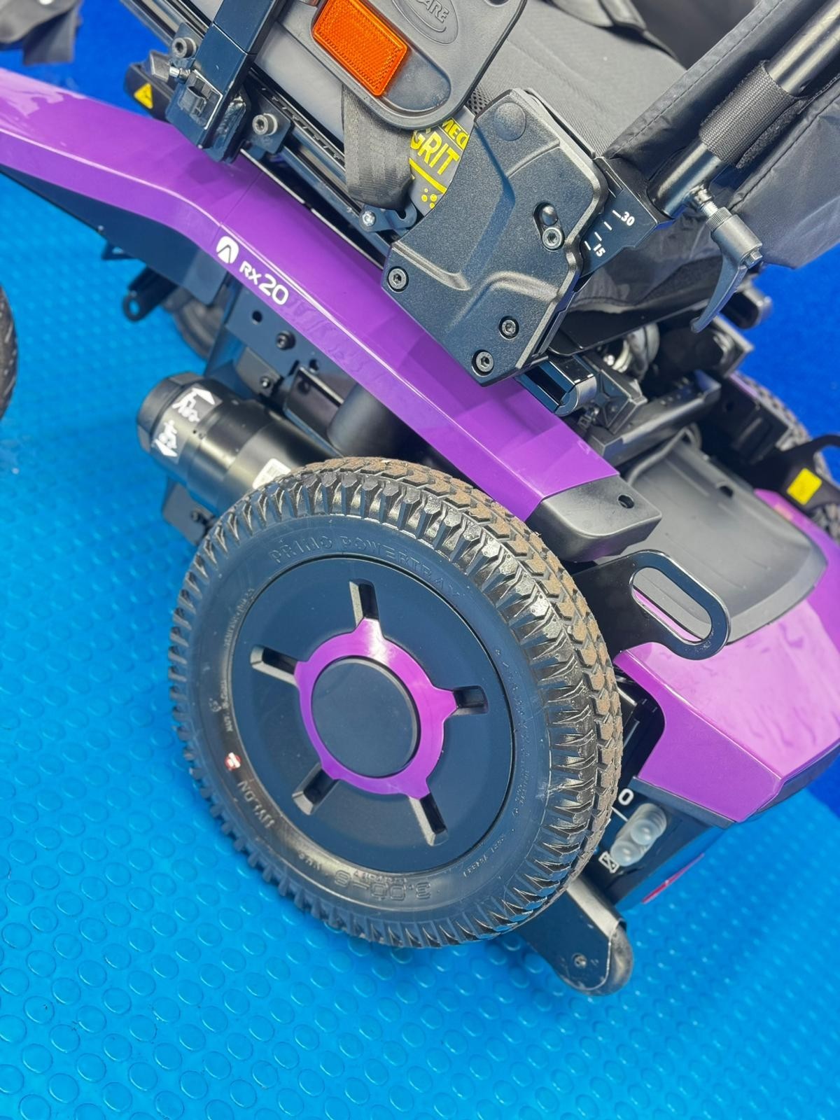 Invacare AVIVA RX20 4MPH Powerchair Tilt RWD Narrow Base 1466