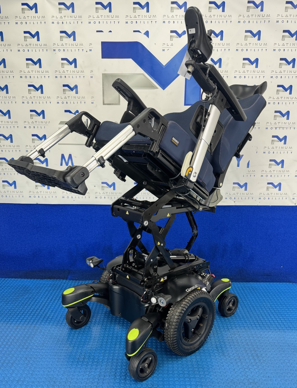 Sunrise Quickie Q700 M 6mph Electric Rise Tilt solid Tyres Wheelchair 2975