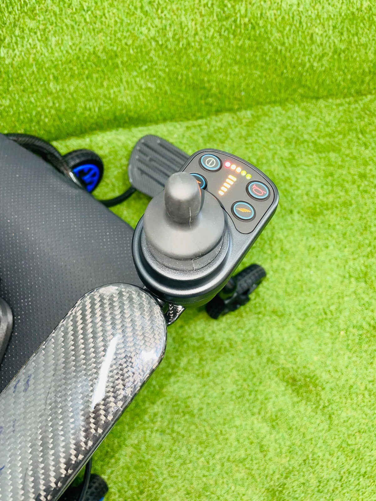 QUICKIE Q50 R LIGHTWEIGHT CARBON FIBRE ELECTRIC POWERCHAIR SCOOTER FOLDING 4MPH