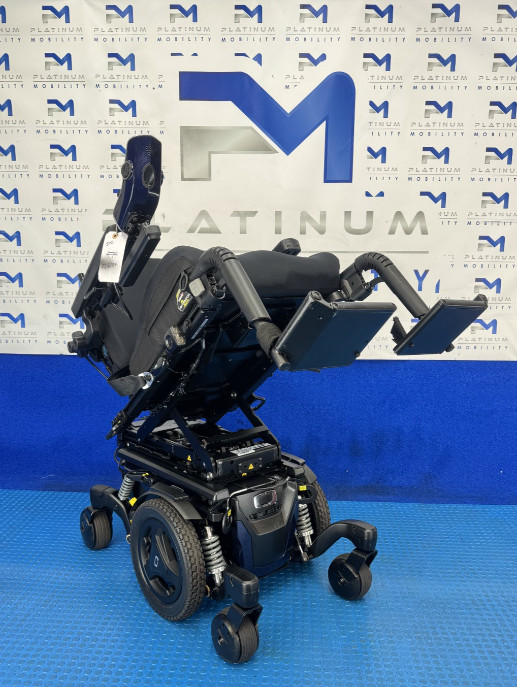 PRIDE QUANTUM EDGE 3 STRETTO i-LEVEL 6 MPH ELECTRIC MOBILITY POWERCHAIR 1095