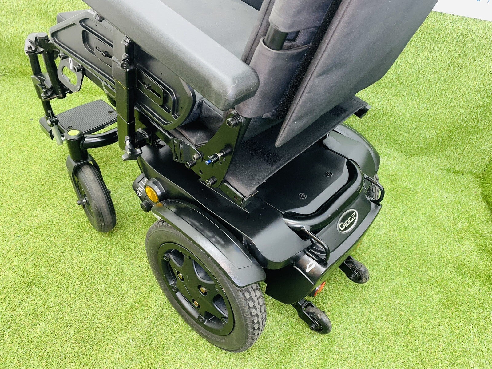 Powerchair Quickie Q100R Compact Indoor Outdoor Sunrise Medical Comfy Mid Wheel