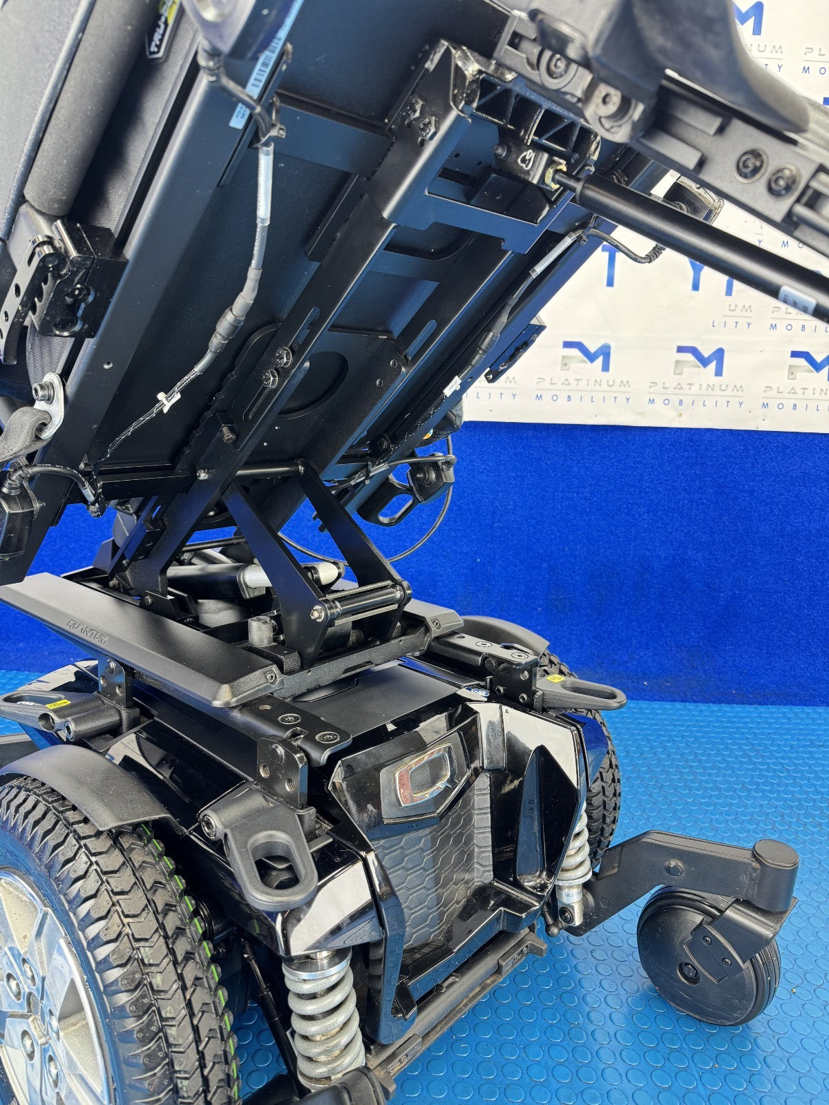 PRIDE QUANTUM EDGE 2.0 6MPH Tilt Heavy Duty Electric Powerchair 2202