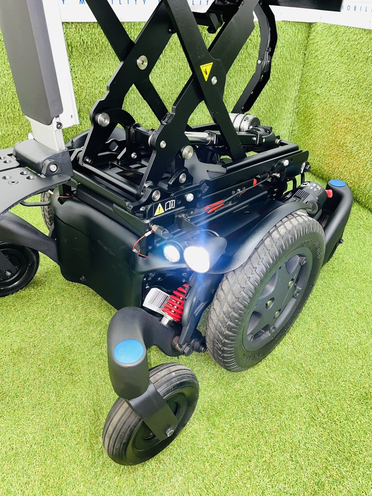 SUNRISE QUICKIE Q500M 6MPH ELECTRIC RISE MOBILITY POWERCHAIR WHEELCHAIR M2 Q6