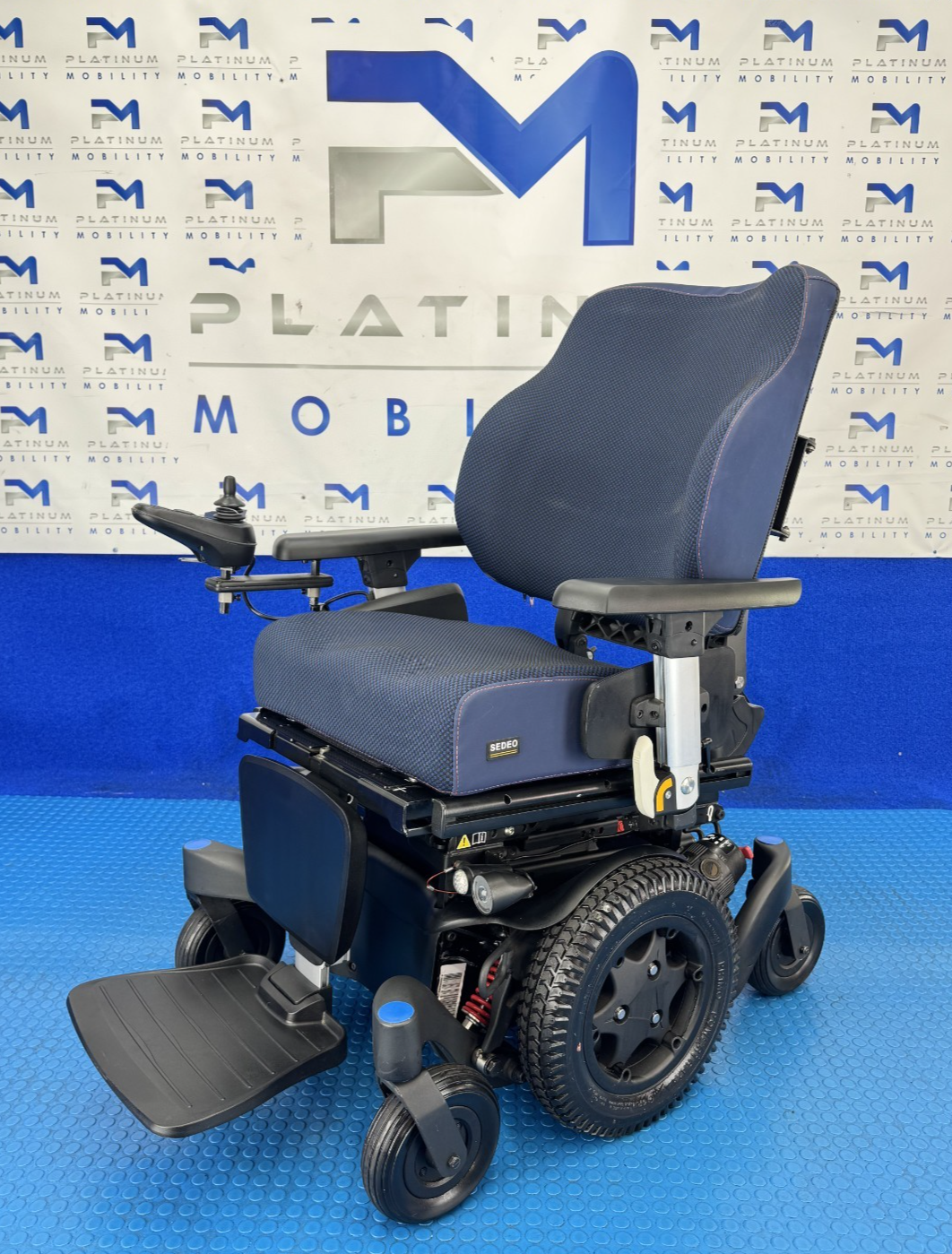 SUNRISE QUICKIE Q500M 6MPH ELECTRIC WHEELCHAIR TILT AND RISER POWERCHAIR 677