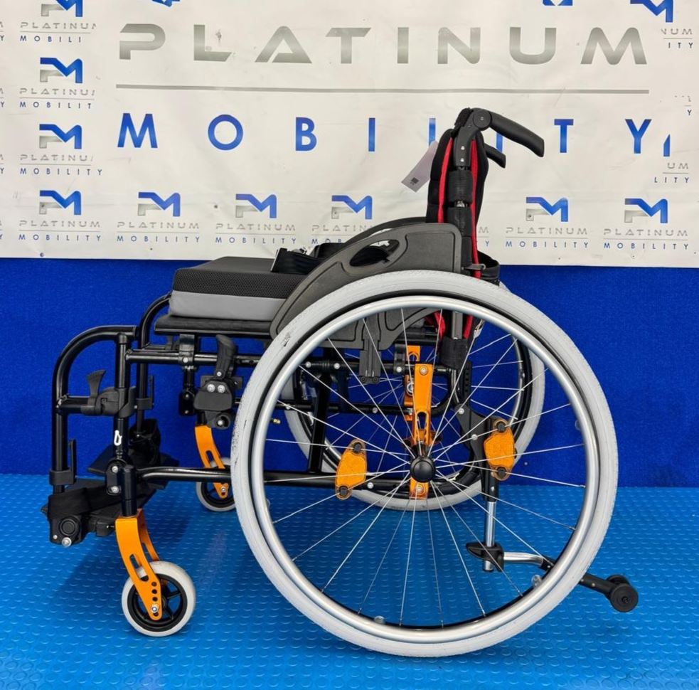 SUNRISE QUICKIE LIFE R 17x17 MANUAL WHEELCHAIR LIGHTWEIGHT ACTIVE 2176