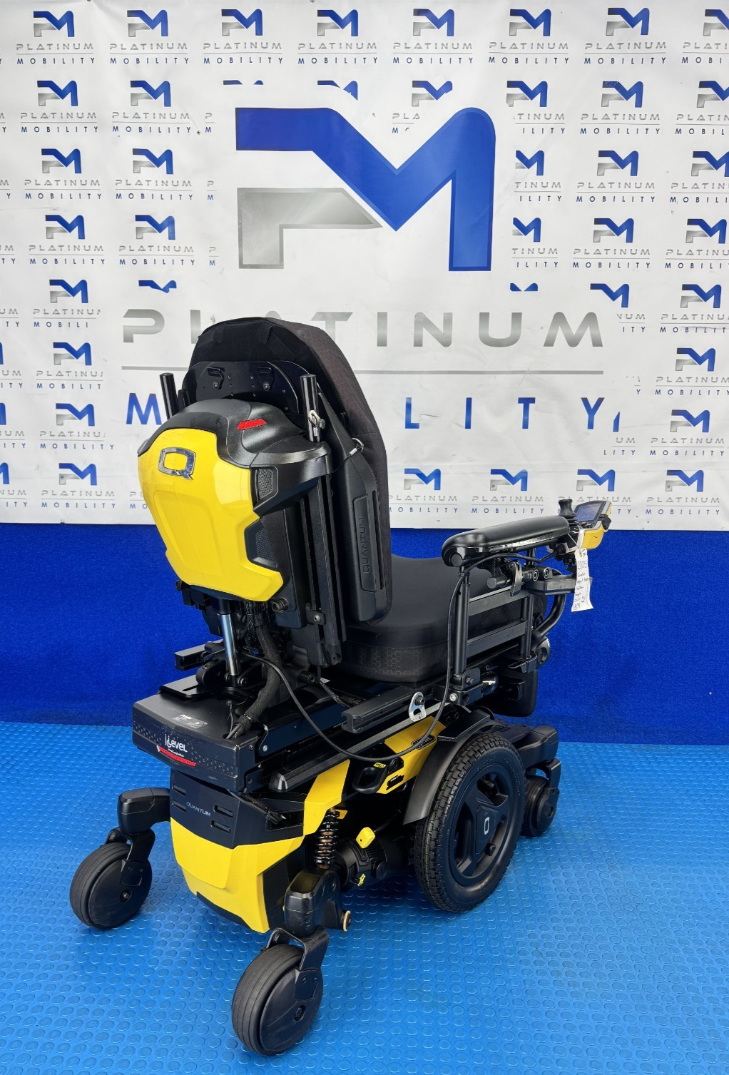 PRIDE QUANTUM EDGE 3 STRETTO i-LEVEL 6 MPH ELECTRIC MOBILITY POWERCHAIR 2005