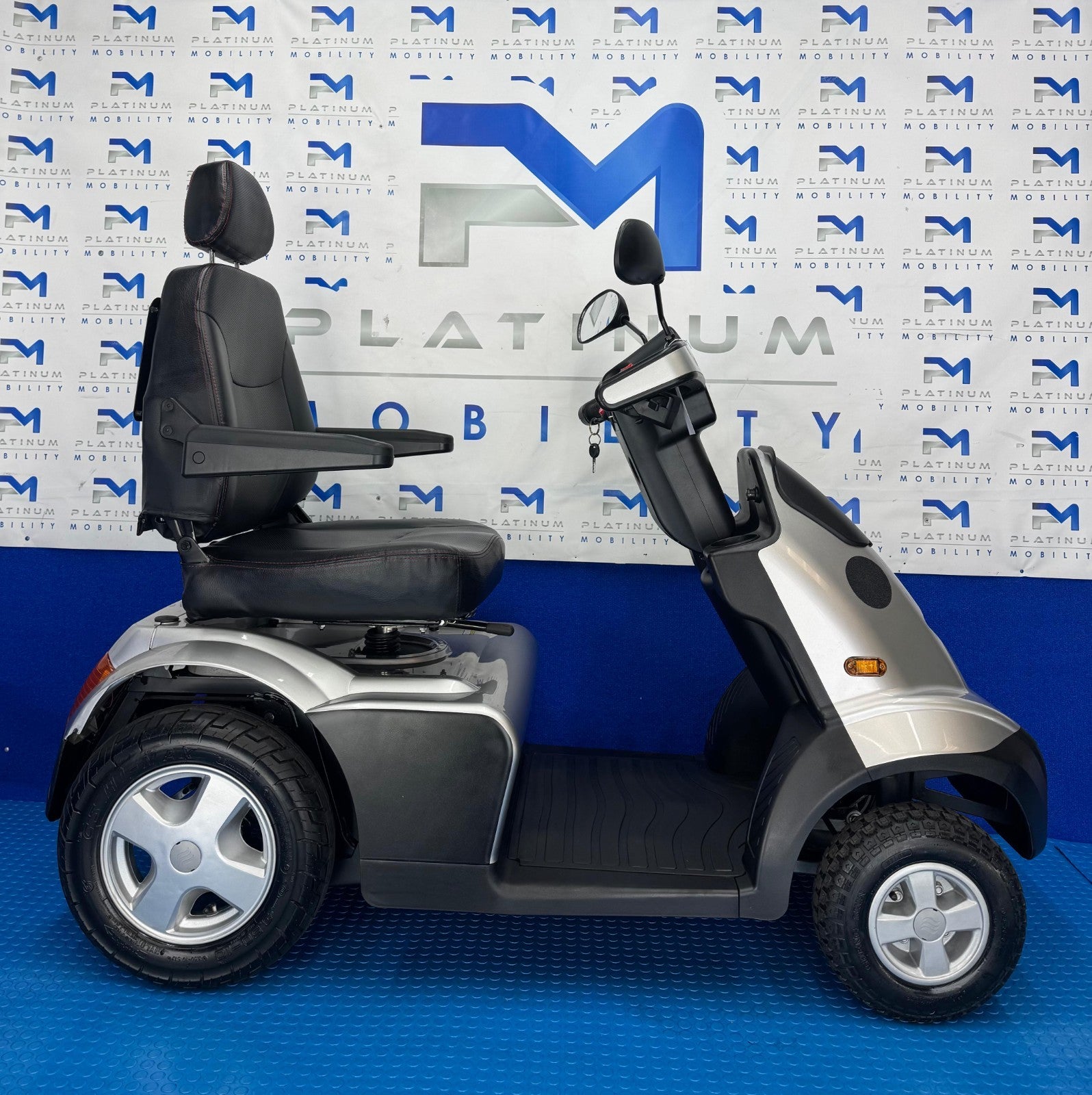 TGA Breeze S4 8MPH All Terrain Mobility Scooter Road Stunning Condition  2115