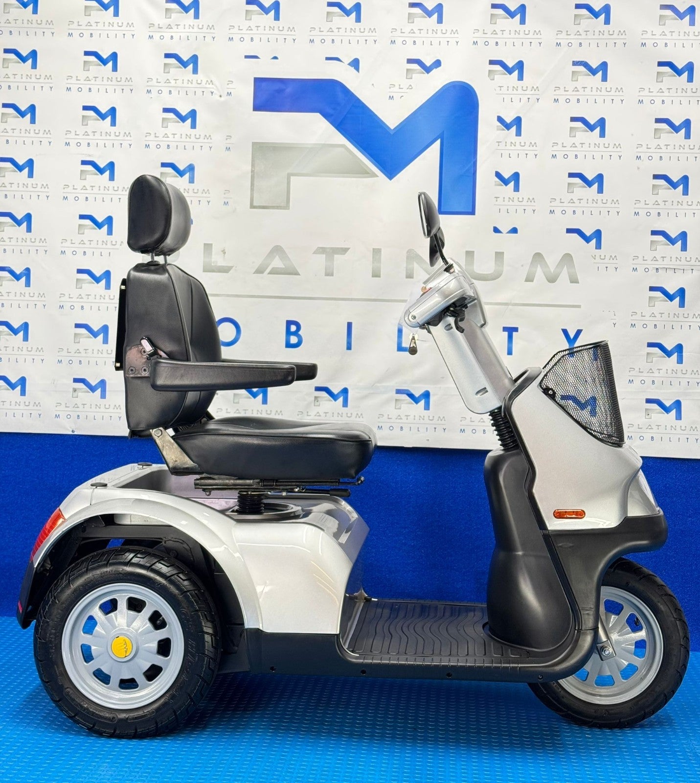 TGA Breeze S3 8MPH LARGE Electric Mobility Scooter All Terrain 1869