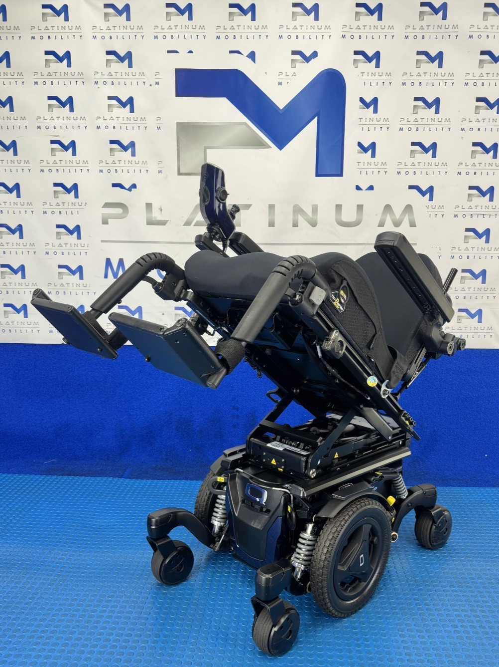 PRIDE QUANTUM EDGE 3 STRETTO i-LEVEL 6 MPH ELECTRIC MOBILITY POWERCHAIR 1095