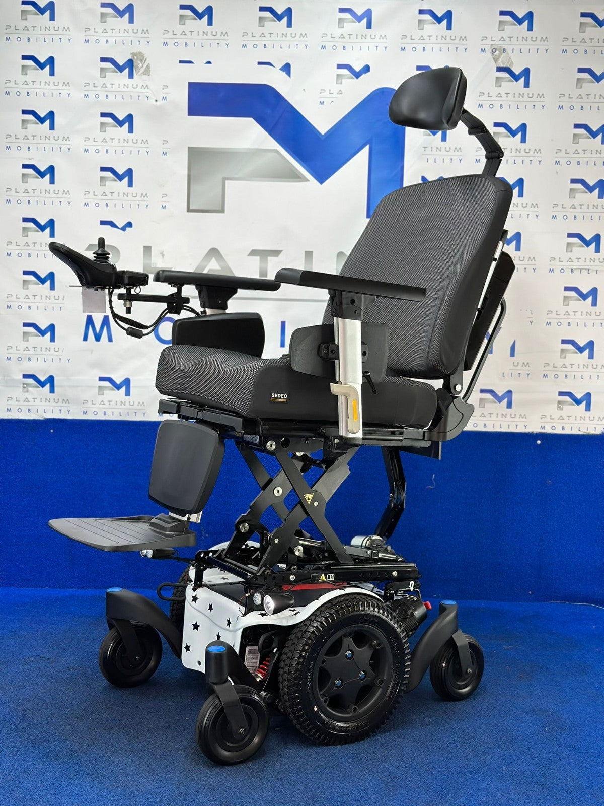CUSTOM Sunrise Quickie Q500 M Powerchair – 6mph Riser Electric Wheelchair (1586)
