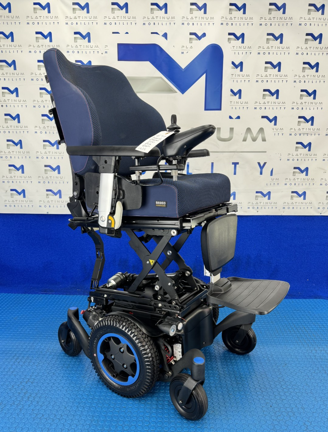 SUNRISE QUICKIE Q500M 6MPH ELECTRIC WHEELCHAIR TILT AND RISER POWERCHAIR 677