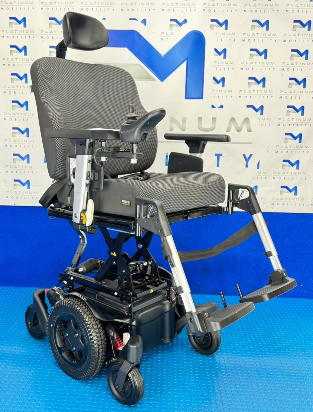 2025 Quickie Q500 M Powerchair – 6mph Riser Electric Wheelchair by Sunrise 2225