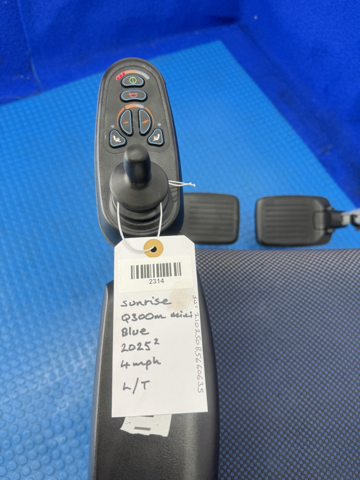 2025 Sunrise Quickie Q300M Mini Powerchair 4 mph Riser Electric Wheelchair 2314