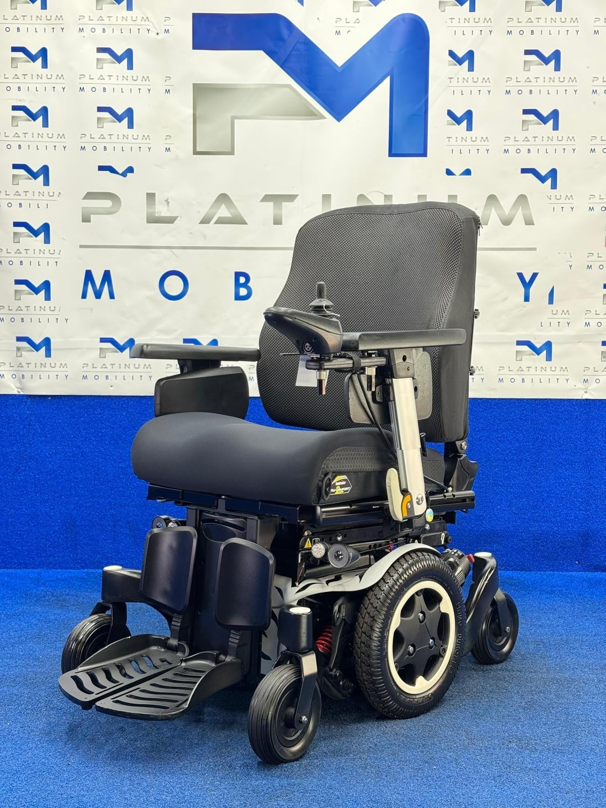 CUSTOM Sunrise Quickie Q500 M Powerchair – 6mph Riser Electric Wheelchair (1818)