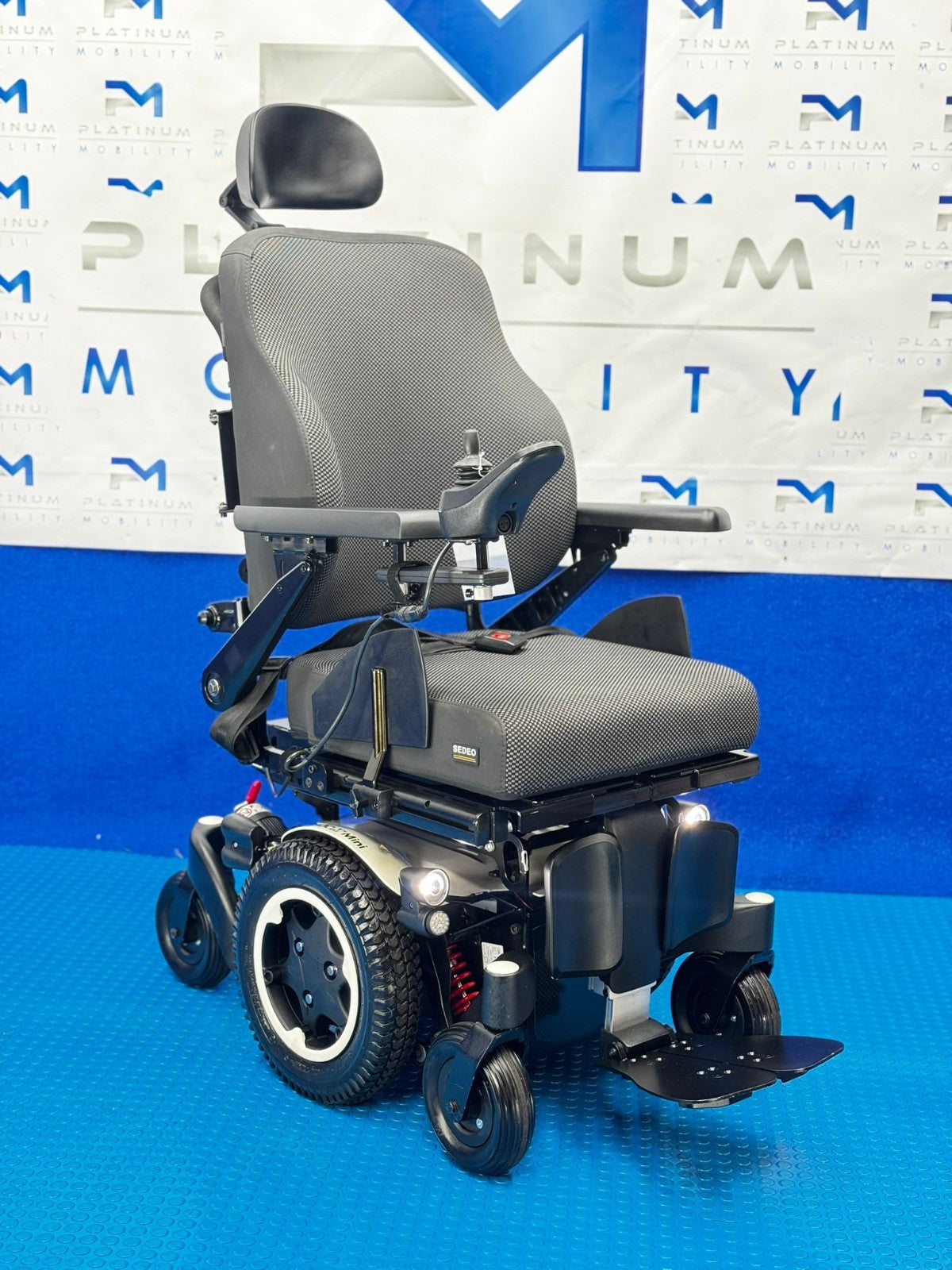 Sunrise Quickie Q300 M Mini Powerchair 6 mph Riser Electric Wheelchair 1874