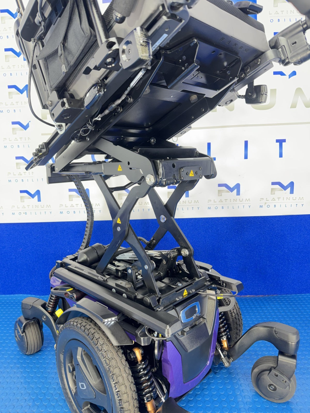 PRIDE QUANTUM EDGE 3 STRETTO 6 MPH ELECTRIC  POWERCHAIR Narrow 4047
