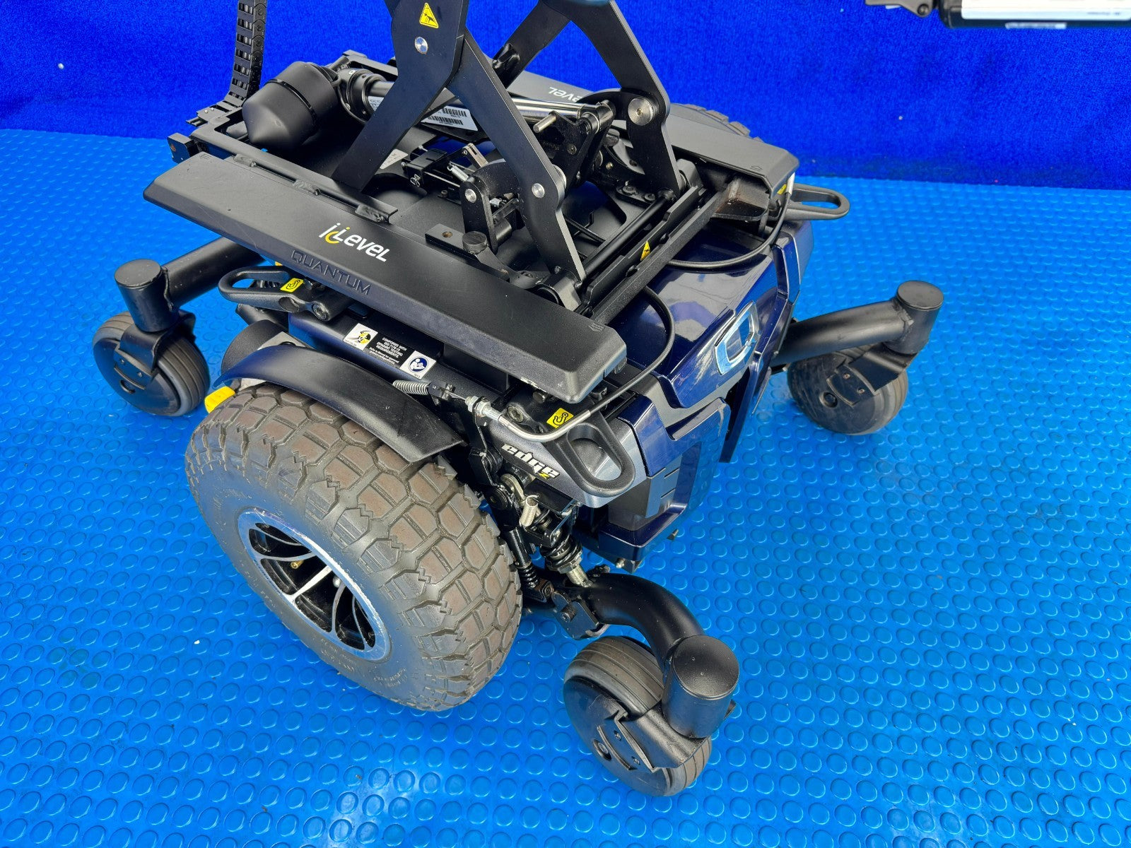 PRIDE QUANTUM Q6 EDGE Z 2.0 i-LEVEL 6 MPH ELECTRIC MOBILITY POWERCHAIR 871