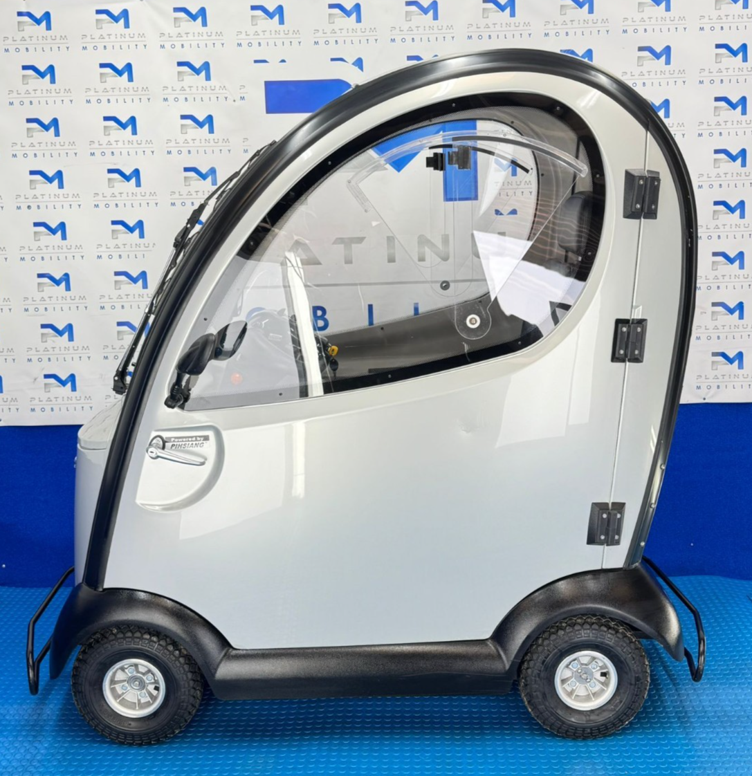 Shoprider Traveso All Weather Cabincar Mobility Scooter 8mph REF 2294