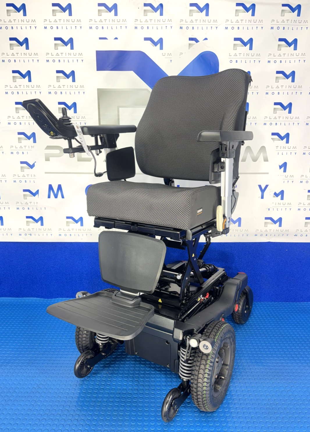 Sunrise Quickie Q700R FWD 6mph Powerchair Rise Tilt New Batteries Ref 4015