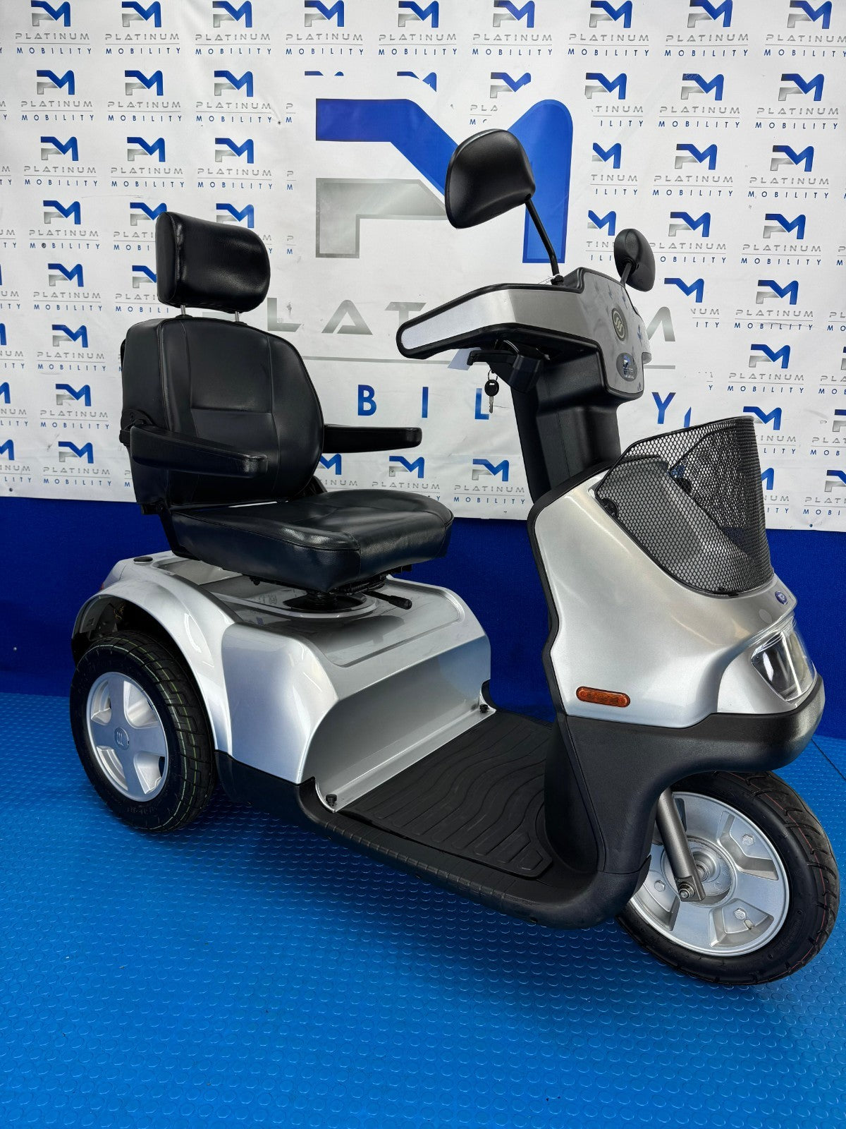 TGA Breeze S3 8MPH LARGE Mobility Scooter All Terrain *2105