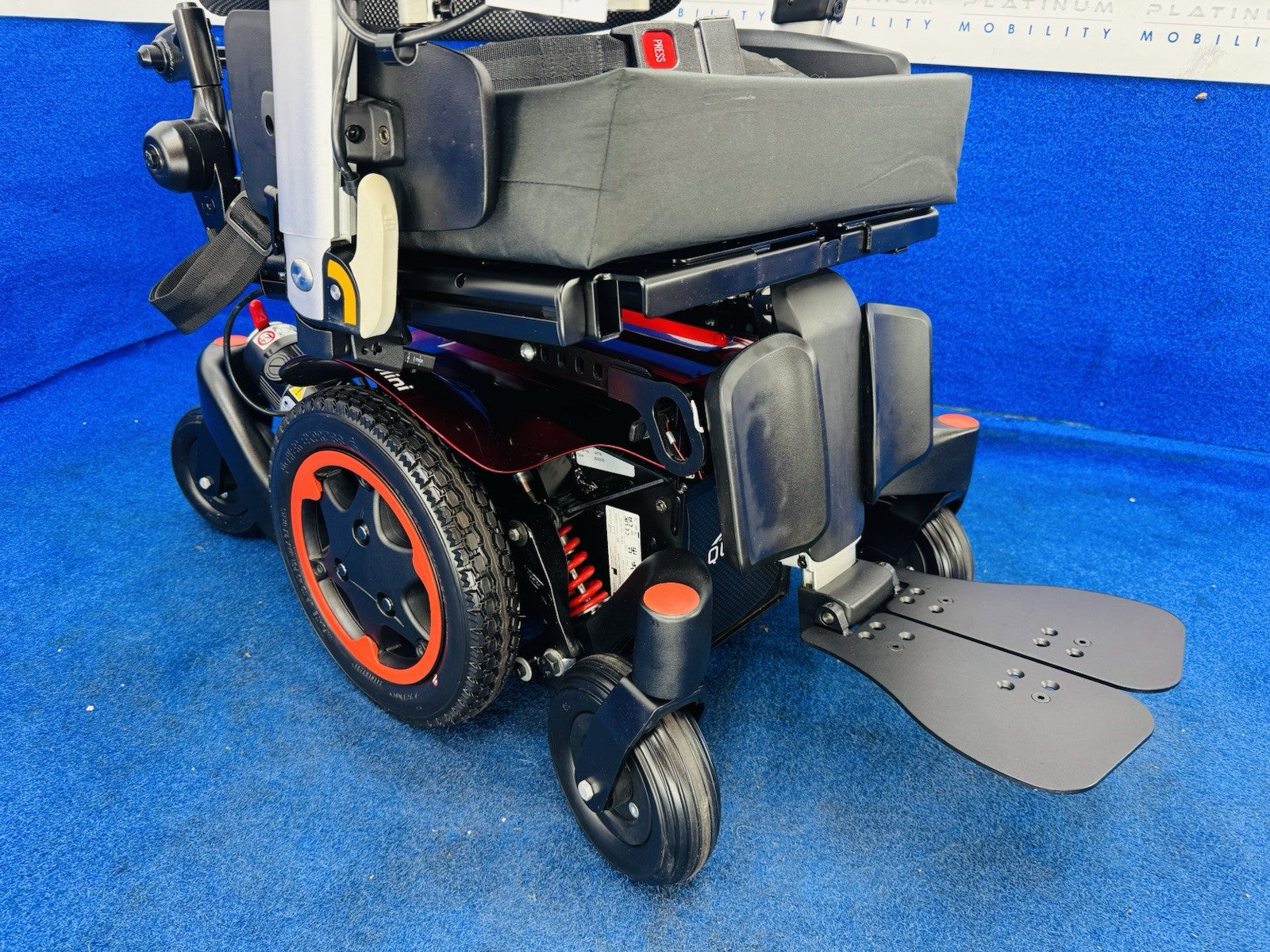 QUICKIE Q300 M MINI 4 MPH ELECTRIC MOBILITY POWERCHAIR ELECTRIC WHEELCHAIR 1177