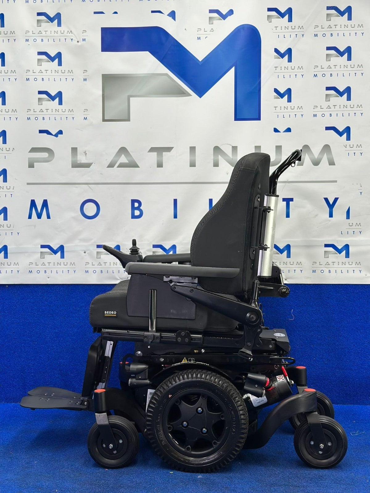 Quickie Q300 Mini Powerchair – 6mph Riser Electric Wheelchair by Sunrise (1616)