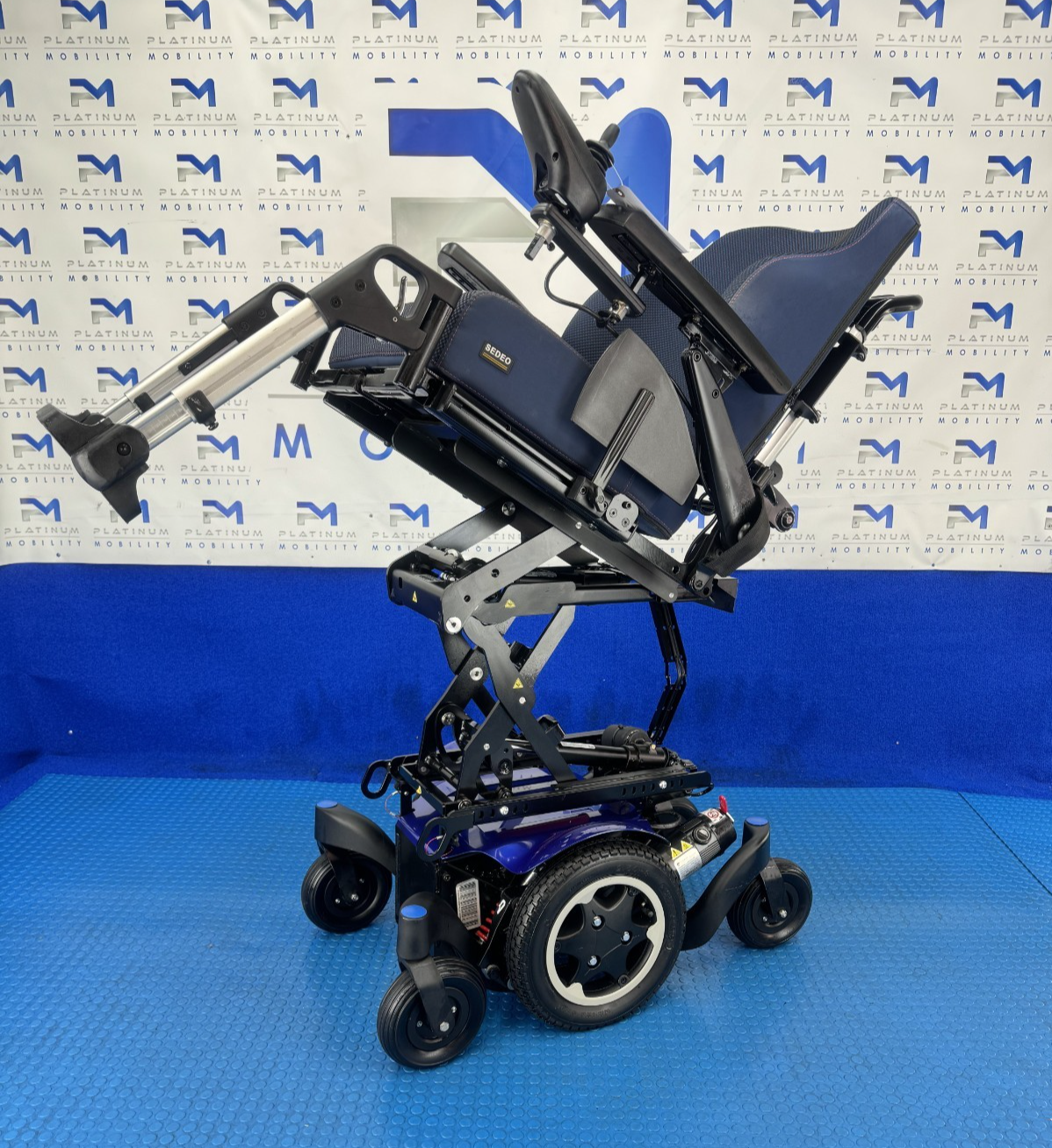 2025 Sunrise Quickie Q300M Mini Powerchair 4 mph Riser Electric Wheelchair 2314