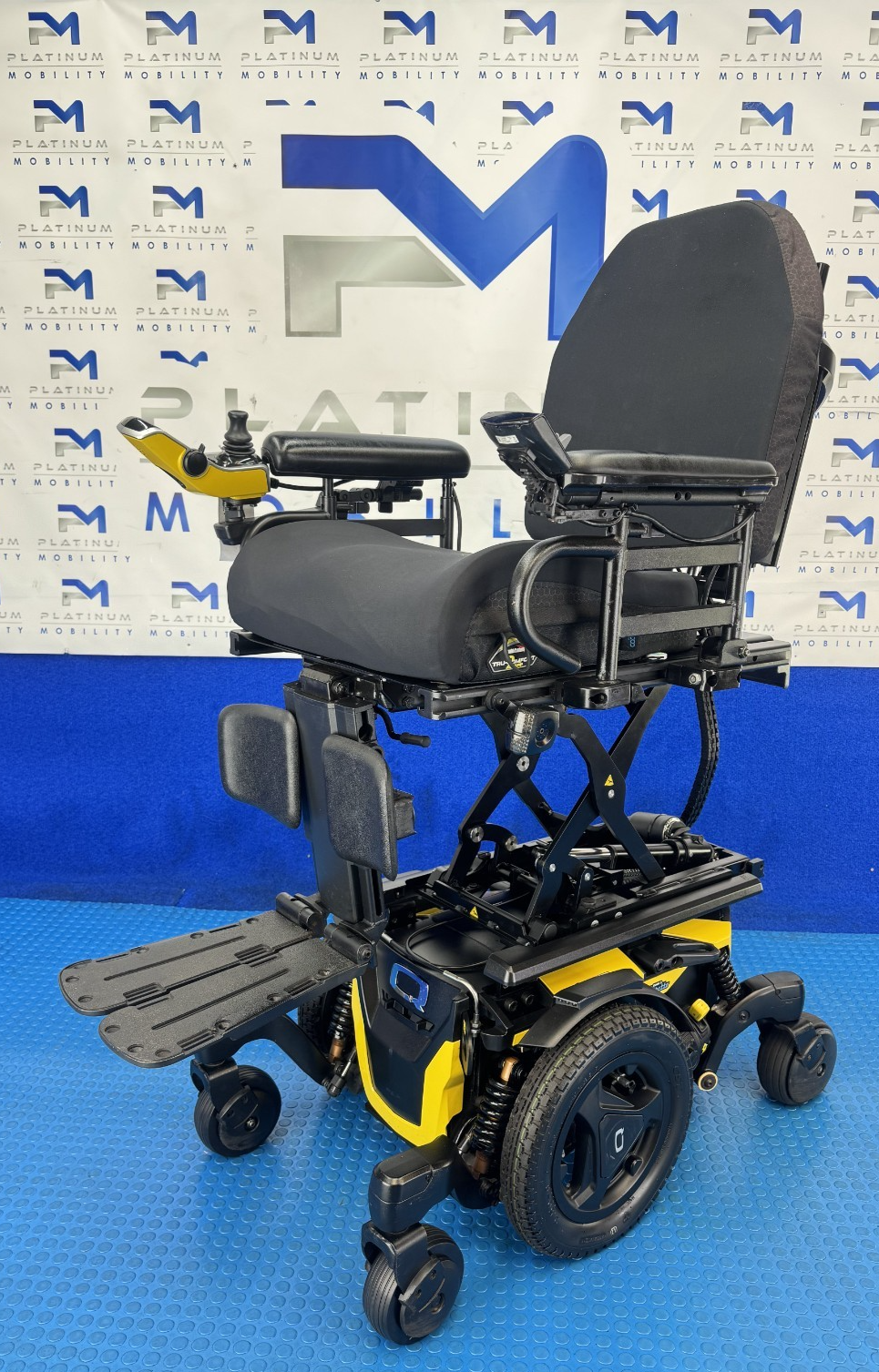 PRIDE QUANTUM EDGE 3 STRETTO i-LEVEL 6 MPH ELECTRIC MOBILITY POWERCHAIR 2005