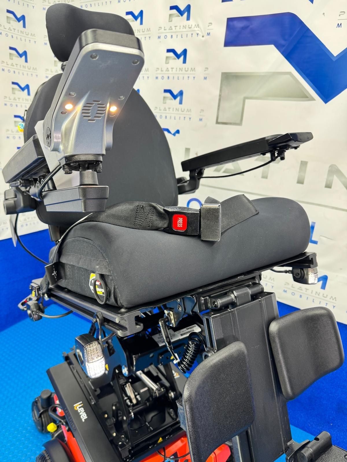 PRIDE QUANTUM Q6 EDGE 2.0 i-LEVEL 6 MPH ELECTRIC MOBILITY POWERCHAIR 1993