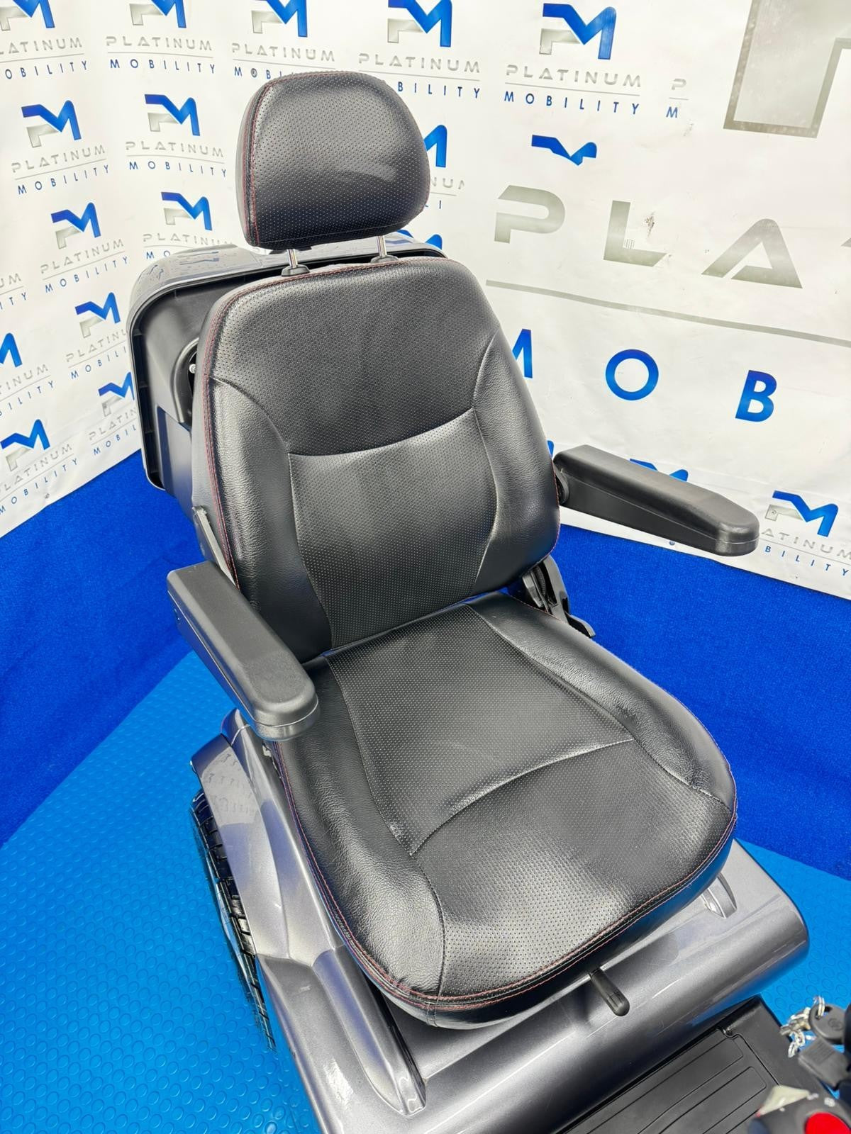 2022 TGA Breeze S4 8MPH All Terrain Mobility Scooter Great Condition 1925