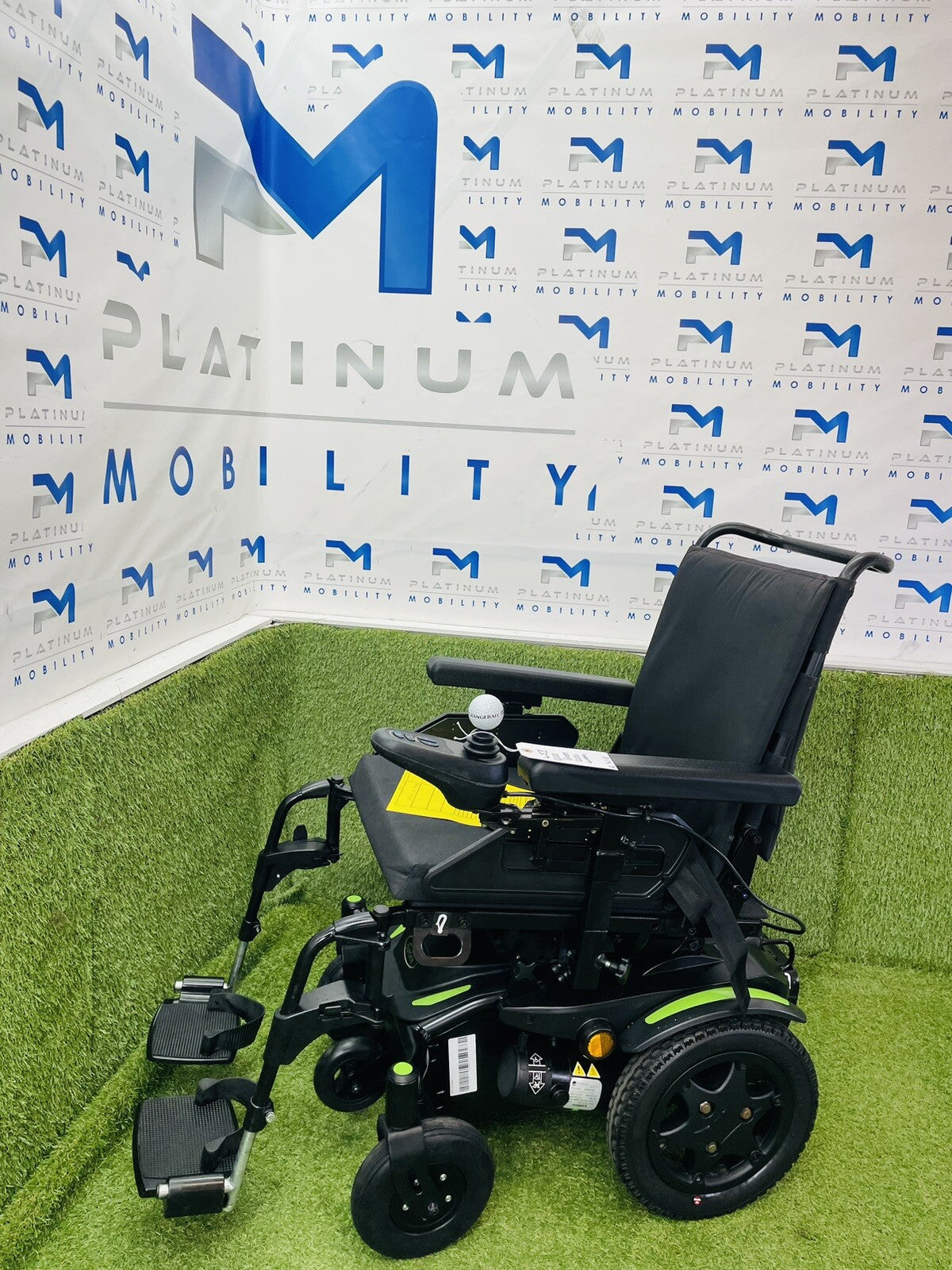 Powerchair Quickie Q100R Compact Indoor Outdoor Sunrise Medical Comfy Mid Wheel