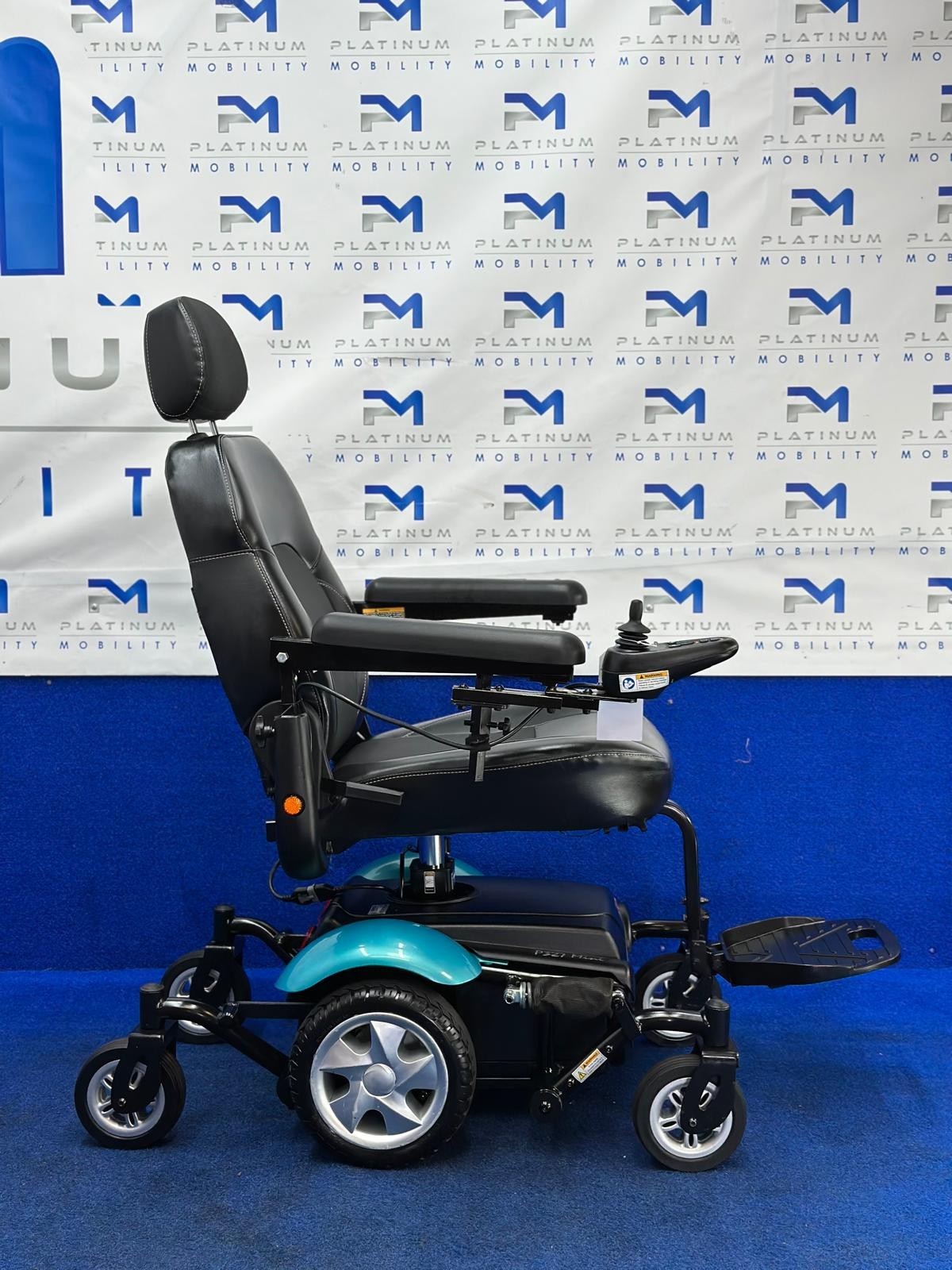 Rascal P327 Mini Powerchair – Riser, 4mph Mid-Wheel Electric Wheelchair (1199)